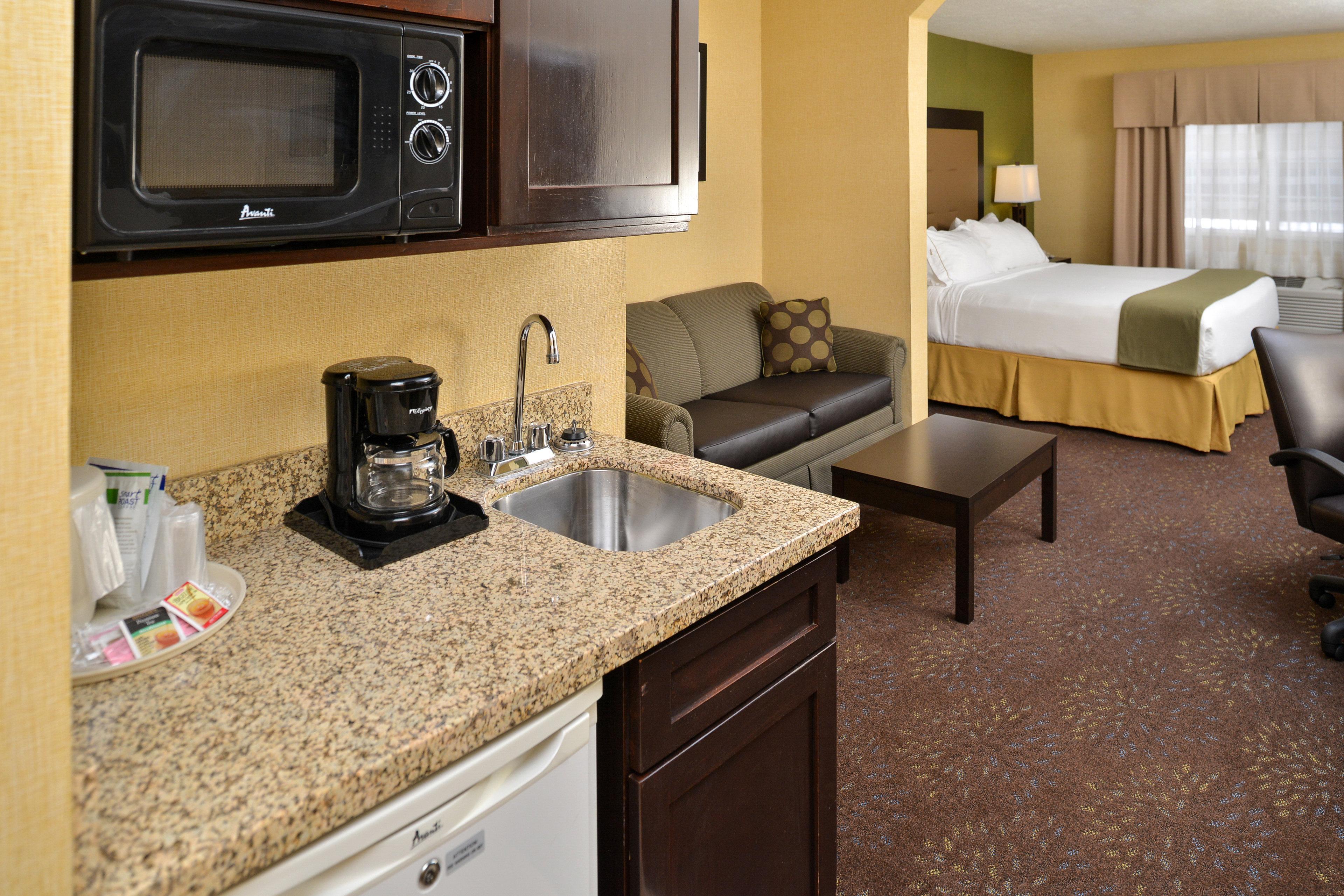 Holiday Inn Express Hotel & Suites Charlotte By Ihg Exterior foto